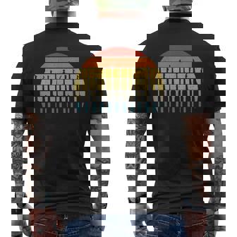 ロックピッキングレトロサンセット ロックピッカーとロックスミス メンズTシャツ バックプリント - Kawaiitshirt