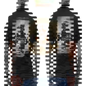 ロットワイラー 犬の筋トレ ウェイトリフティング メンズTシャツ バックプリント - Kawaiitshirt