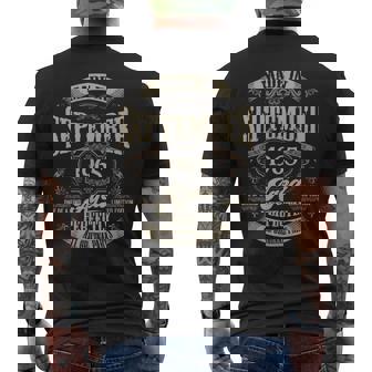 ヴィンテージ還暦祝い 1965年9月生まれ 60歳 メンズTシャツ バックプリント - Kawaiitshirt