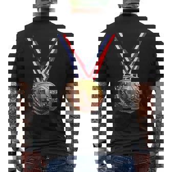 優勝者の学校チームとチャンピオンのための金メダル。 メンズTシャツ バックプリント - Kawaiitshirt