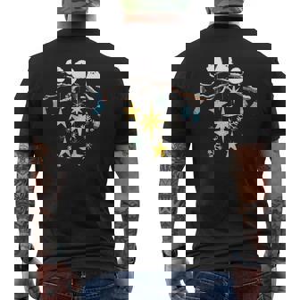 冬の飾り付けを楽しむ北海道の小鳥 シマエナガ 雪の結晶 メンズTシャツ バックプリント - Kawaiitshirt