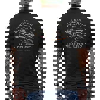 古い車から少し気が散る面白いヴィンテージクラシックカー メンズTシャツ バックプリント - Kawaiitshirt