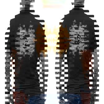 夕暮れのクマと森 自然愛好家 メンズTシャツ バックプリント - Kawaiitshirt