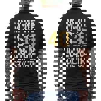 妻 40歳 誕生日プレゼント 妻は40歳でまだ暑い メンズTシャツ バックプリント - Kawaiitshirt