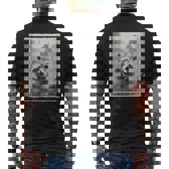 怖いアライグマのセルフィーとビッグフット&面白いサスカッチ。 メンズTシャツ バックプリント - Kawaiitshirt