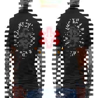 救急科 救急看護師 救急室 En ナース メンズTシャツ バックプリント - Kawaiitshirt