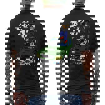 横転した車の屋根を板金するようす メンズTシャツ バックプリント - Kawaiitshirt