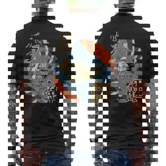 波を介して鯉に乗るパグ日本のヴィンテージ画 メンズTシャツ バックプリント - Kawaiitshirt