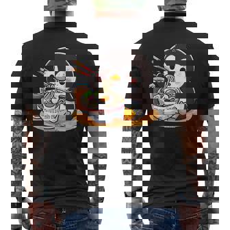 箸でラーメンを食べるかわいいペンギン メンズTシャツ バックプリント - Kawaiitshirt