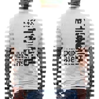 1965年5月以来素晴らしい、1965年5月の誕生日に生まれる メンズTシャツ バックプリント - Kawaiitshirt