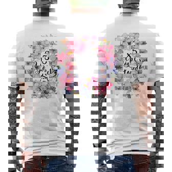 85年間愛されている 85歳の誕生日 花のリースと蝶 メンズTシャツ バックプリント - Kawaiitshirt