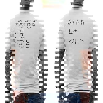 Protect The Dolls。 メンズTシャツ バックプリント - Kawaiitshirt