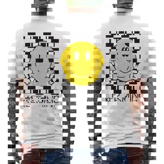 Keepmiling キュート 黄色 幸せ 平和 笑顔 ポジティブ メンズTシャツ バックプリント - Kawaiitshirt