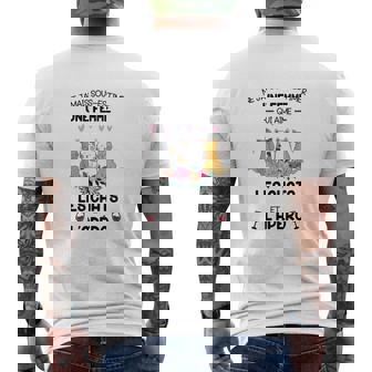 Ne Jamais Sousestimer Une Femme Cat T-shirt imprimé au dos - Cadeauxyz