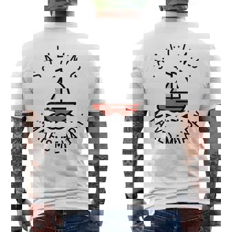 Sailing Makes Me Happy レッド ヨット メンズTシャツ バックプリント - Kawaiitshirt