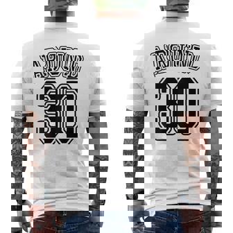 【バックプリント・背中側】Around 30 アラサー（三十歳 30才）ユニフォーム風 30代 誕生日プレゼント 面白 メンズTシャツ バックプリント - Kawaiitshirt