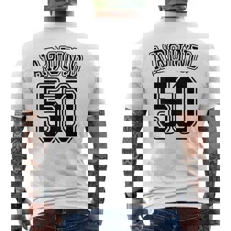 【バックプリント・背中側】Around 50 アラフィフ（五十歳 50才）ユニフォーム風 50代 誕生日プレゼント 面白 メンズTシャツ バックプリント - Kawaiitshirt