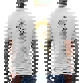 かわいい日本の秋田犬が角をのぞく犬好き。 メンズTシャツ バックプリント - Kawaiitshirt