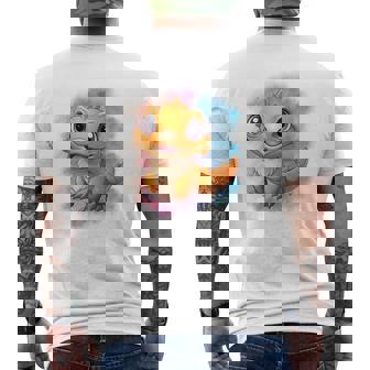 ひげを生やしたドラゴンの白い服のレインボーフラッグ メンズTシャツ バックプリント - Kawaiitshirt