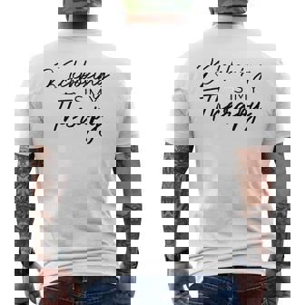 キックボクシングは私のセラピー メンズTシャツ バックプリント - Kawaiitshirt