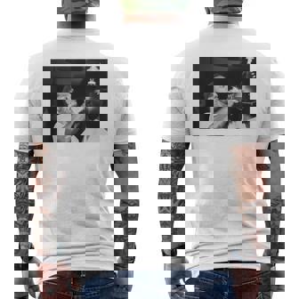 ジョー・フレイジャーが2度目のムハンマド・アリボクシングファイトに備える メンズTシャツ バックプリント - Kawaiitshirt