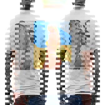 セクシーガールグラフィックtシャツ 「モダンピンナップガール&ウクライナ国旗2」 長袖tシャツ メンズTシャツ バックプリント - Kawaiitshirt