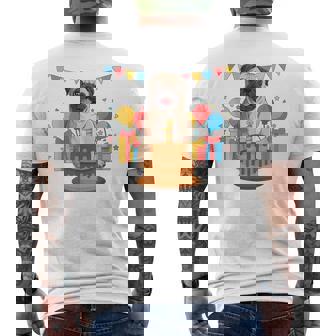 パグ 1歳 誕生日 お祝い ケーキ ペット 動物 犬 オーナー パグ メンズTシャツ バックプリント - Kawaiitshirt