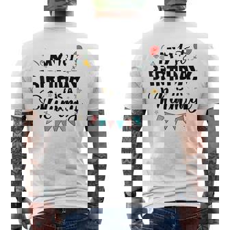 ママとしての私の1歳の誕生日パーティーイヤーを祝うママ メンズTシャツ バックプリント - Kawaiitshirt