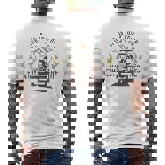 旅 おもしろ キャンプ 楽しい 登山 アウトドア キャンピングカー 人生は旅だ メンズTシャツ バックプリント - Kawaiitshirt