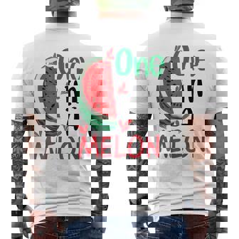 面白いスイカ ハワイのビーチでの休暇 メロンの中のかわいいもの メンズTシャツ バックプリント - Kawaiitshirt