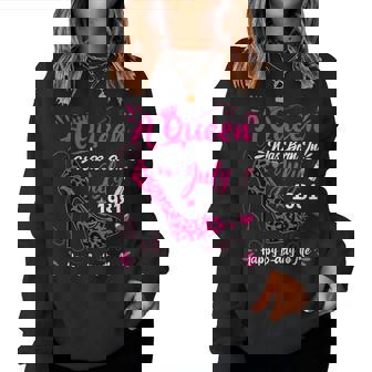 43歳の誕生日 ハイヒール A Queen Was Born In 7月 1981 レディーススウェットシャツ - Kawaiitshirt