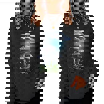 Ufo Hovering Over Weird Mushroomsci-Fi Magichrooms レディーススウェットシャツ - Kawaiitshirt