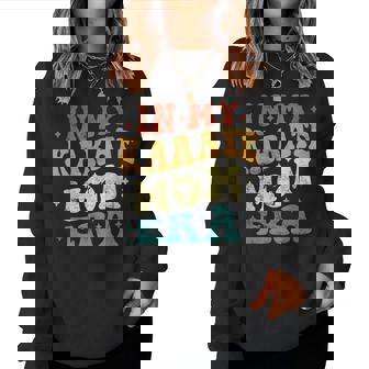 In My Karate Mom Era 面白い 空手 ママ ヴィンテージ 母の日 レディーススウェットシャツ - Kawaiitshirt