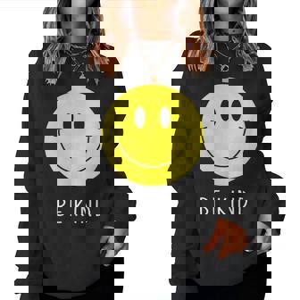 Be Kind かわいい イエロー スマイル フェイス シャツ スマイル フェイス ハピネス レディーススウェットシャツ - Kawaiitshirt