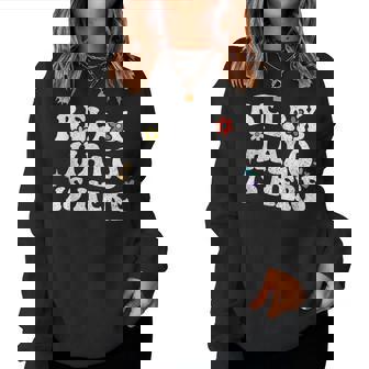 Nom Amusant Pour La Fête Des Mères Retro Groovy Relax Halo Is Here Sweat-shirt pour femme - Cadeauxyz