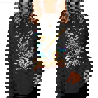 Taylor ファーストネーム I Love Taylor Birthday Girl Groovy 2010年代 レディーススウェットシャツ - Kawaiitshirt