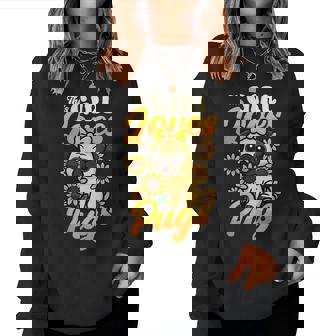 ガールズパグ犬愛好家 This Girl Loves Pugs レディーススウェットシャツ - Kawaiitshirt