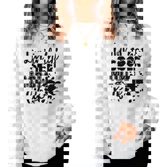 Livin' Thatoccer Mom Life ファニースポーツ 母の日 長袖tシャツ レディーススウェットシャツ - Kawaiitshirt