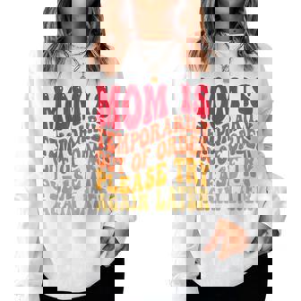 Momは一時的に順不同でおもしろいジョーク ママ向け レディーススウェットシャツ - Kawaiitshirt