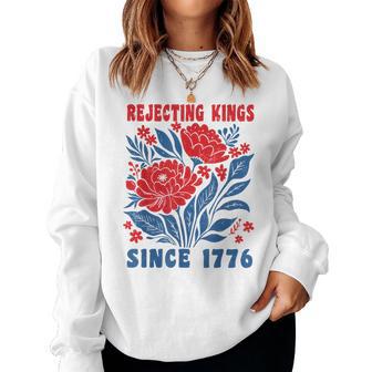 Rejecting Kings Since 1776 Retro 4Th Of July Flower No Kings Women Sweatshirt - Thegiftio