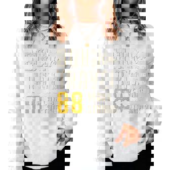 米寿祝い 旅行好き 父 母 男性 女性 88歳 レトロ おしゃれ 文字デザイン Born To Travel 長袖tシャツ レディーススウェットシャツ - Kawaiitshirt