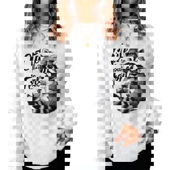 野生の女の子の夏の面白いミームかわいいけど野生のアライグマ休暇 レディーススウェットシャツ - Kawaiitshirt