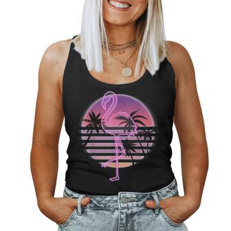 Flamingo Auf Retro-Sonnenuntergang Mit Palmen – Pink Flamingo Tank Top Frauen - Geschenkecke