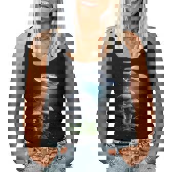 Ufo Hovering Over Weird Mushroomsci-Fi Magichrooms レディースタンクトップ - Kawaiitshirt