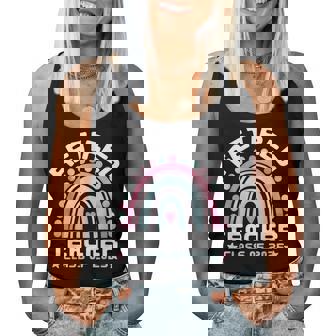 Retired Teacher Class Of 2025 Rainbow Retro Graduation レディースタンクトップ - Kawaiitshirt