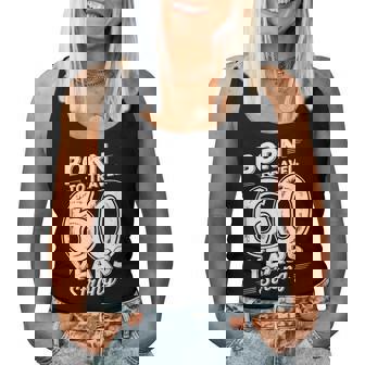 還暦祝い 旅行好き 父 母 男性 女性 60歳 レトロ おしゃれ 文字デザイン Born To Travel レディースタンクトップ - Kawaiitshirt