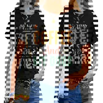 All I Need Is Coffee And My Dogs レディースTシャツ - Kawaiitshirt