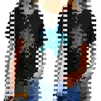 Boho Tiki ティールウミガメ 気泡付き 亀 レディースTシャツ - Kawaiitshirt