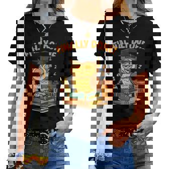 Finally Done Owl Grad 2025 デコレーション レディースTシャツ - Kawaiitshirt