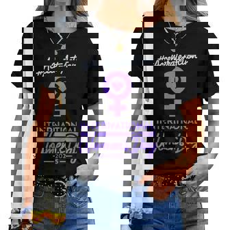 International Women's Day 2025 Accelerate Action Girls レディースTシャツ - Kawaiitshirt